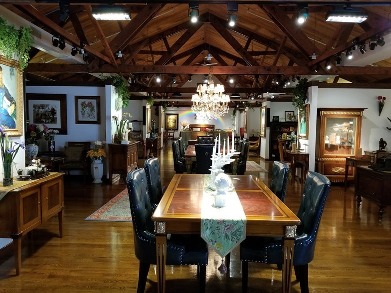 More Photos Of 560 Main St, Fort Lee Freestanding For Sale