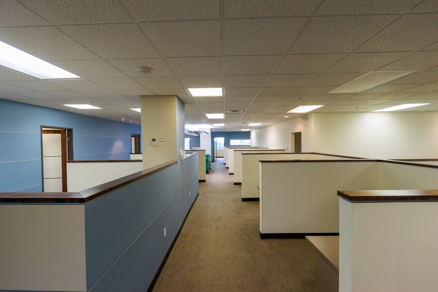 More Photos Of 650 E Algonquin Rd, Schaumburg Office For Lease