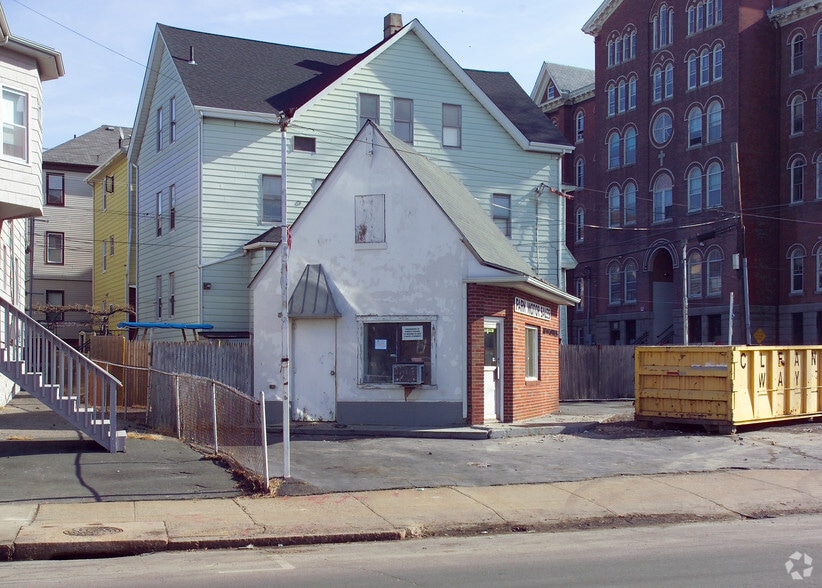 More Photos Of 720 S Main St, Fall River Freestanding For Sale