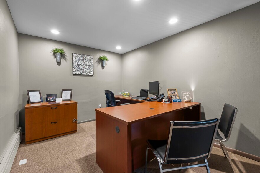 More Photos Of 407 W Saint Joseph St, Perryville Office For Sale