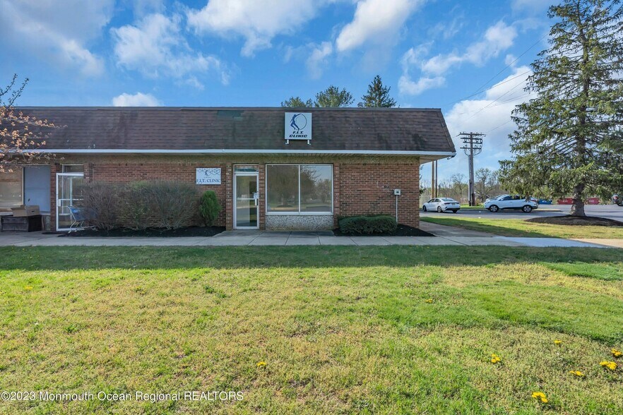 More Photos Of 4-12 Merchants Way, Colts Neck Freestanding For Lease