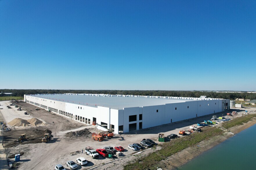 More Photos Of 3017 S County Line Rd, Plant City Distribution For Lease