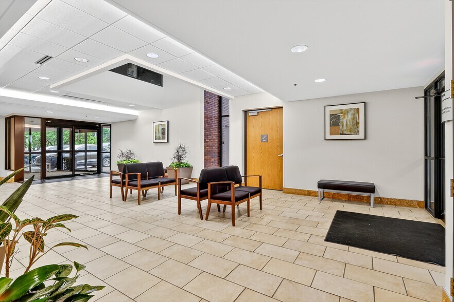 More Photos Of 8888 Ladue Rd, Ladue Medical For Lease