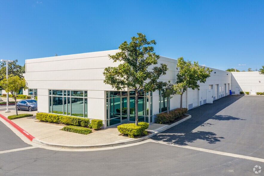 More Photos Of 192 Technology Dr, Irvine Light Distribution For Lease