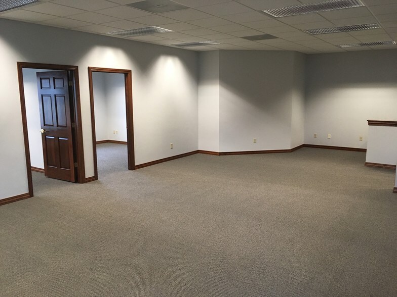 More Photos Of 3019 Holmgren Way, Green Bay Office For Lease