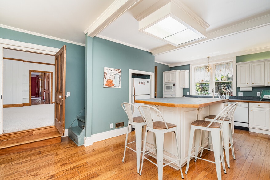 More Photos Of 137 3rd Ave N, Franklin Office For Lease