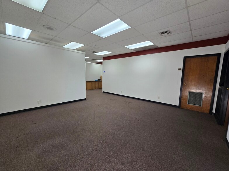 More Photos Of 8310 Airport Hwy, Holland Warehouse For Sale