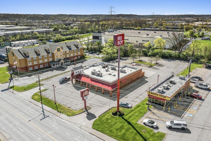 More Photos Of 2439 E Sharon Rd, Cincinnati Restaurant For Sale