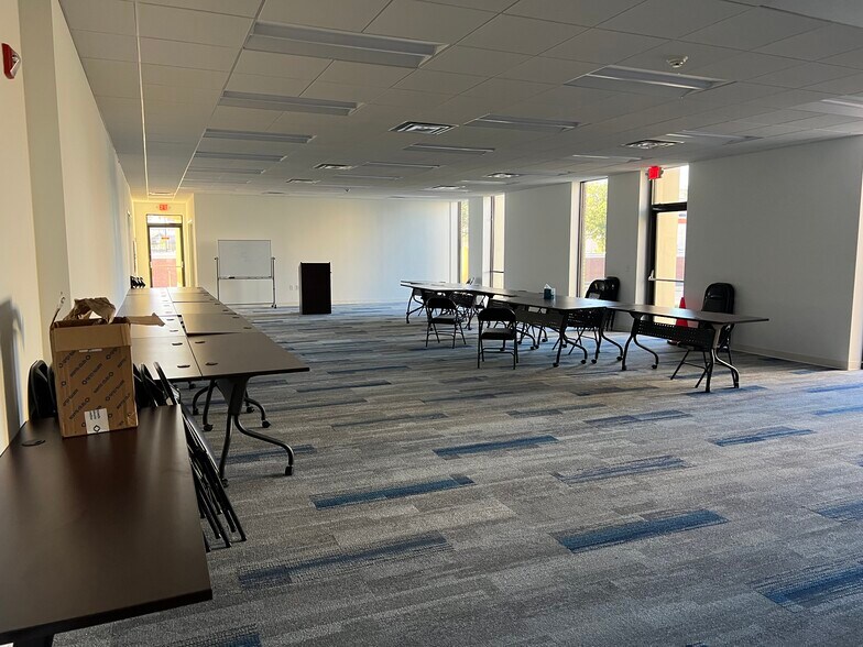 More Photos Of 5405 Diplomat Cir, Orlando Loft Creative Space For Lease