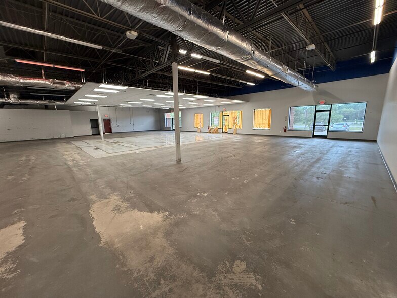 More Photos Of 1821 N Perry St, Pontiac Unknown For Lease