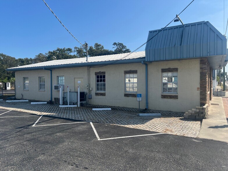 More Photos Of 13803 W Hillsborough Ave, Tampa Office For Lease