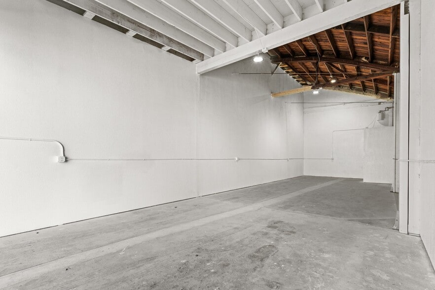 More Photos Of 21602-21612 Western Blvd, Hayward Service For Lease