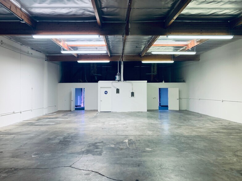 More Photos Of 1830-1846 S Grand Ave, Santa Ana Light Distribution For Lease