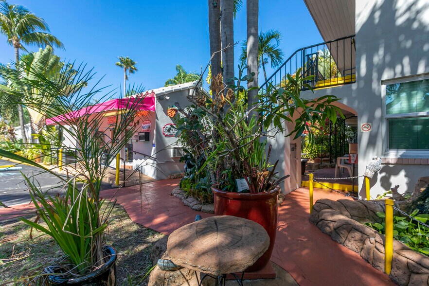 More Photos Of 1411 S Federal Hwy, Hollywood Hotel For Sale