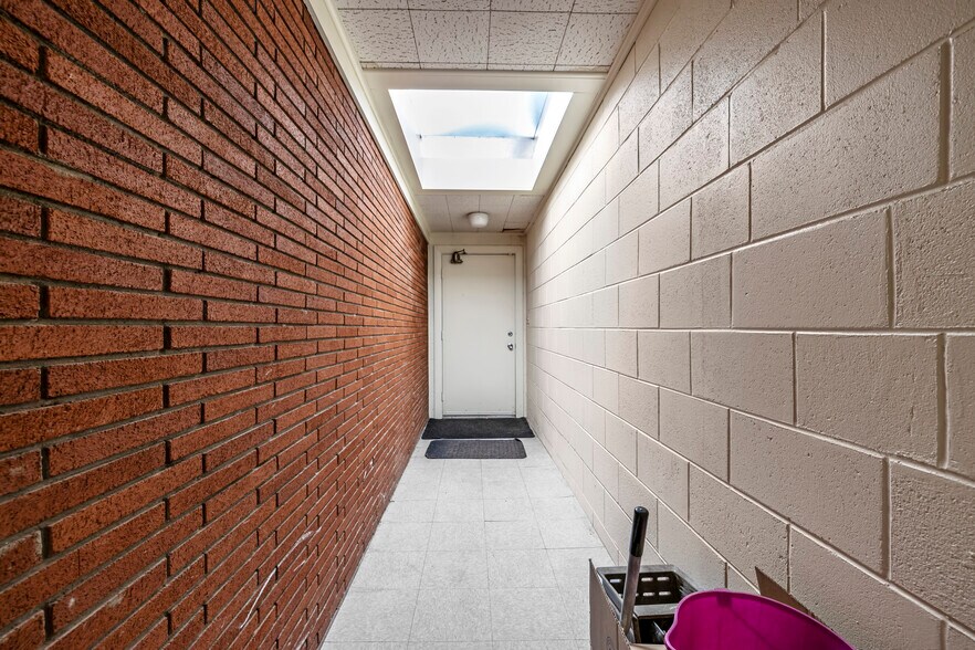 More Photos Of 125 High St, Taunton Office For Sale