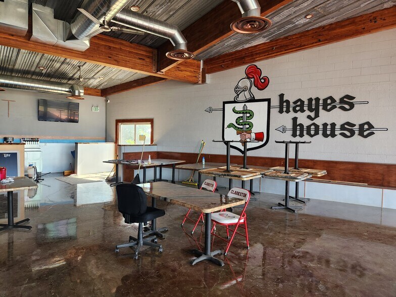 More Photos Of 2315 Appleside Blvd, Clarkston Restaurant For Sale