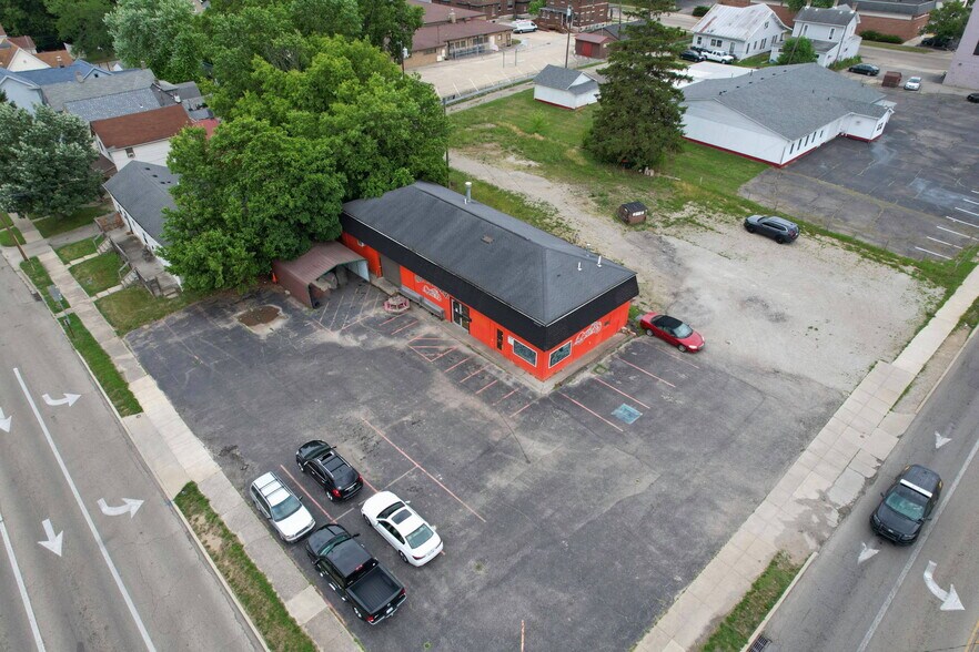 More Photos Of 140 S River St, Franklin Storefront For Sale