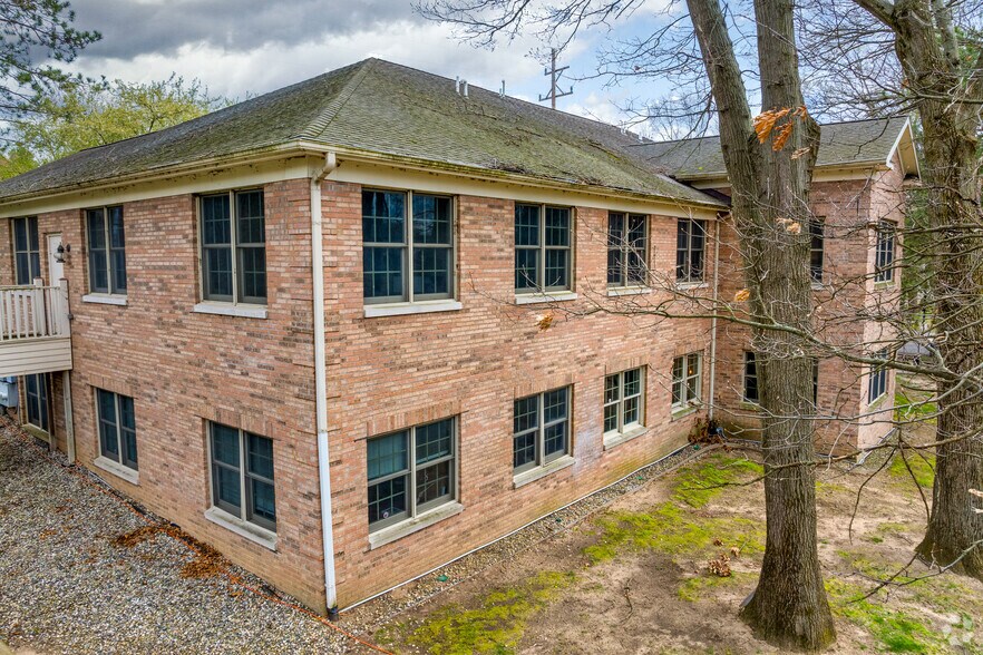 More Photos Of 8080 Moors Bridge Rd, Portage Medical For Lease