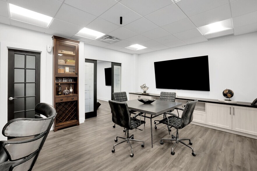 More Photos Of 7611 Pine Valley Dr, Vaughan Storefront Retail Office For Lease