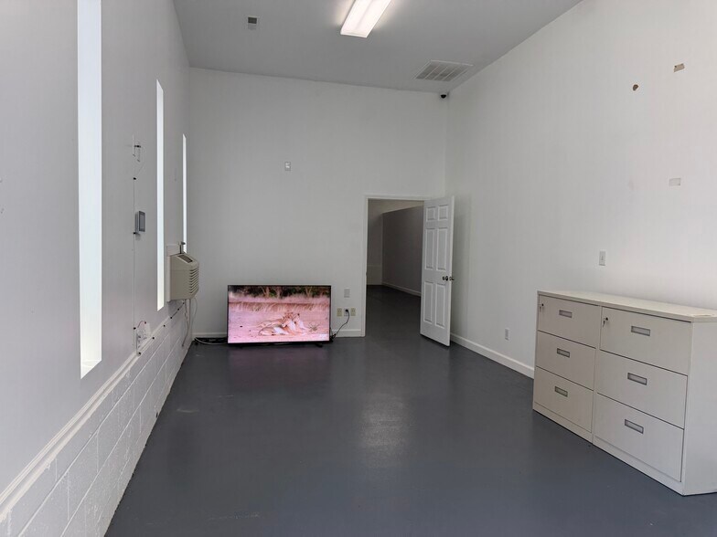 More Photos Of 2066 Juniper Lake Rd, West End Flex For Lease