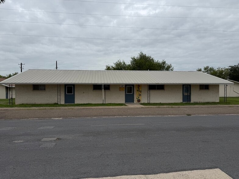 Primary Photo Of 4300 S Business Highway 281, Edinburg Specialty For Lease