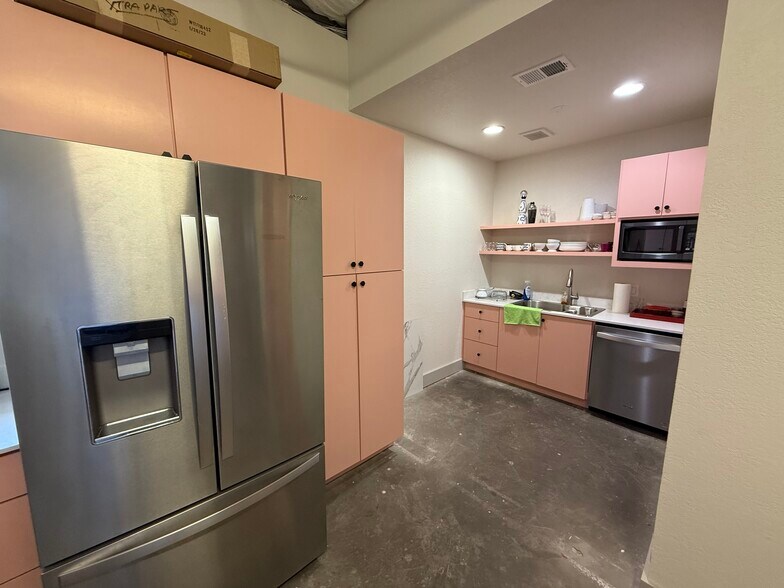 More Photos Of 4649 Insurance Ln, Dallas Loft Creative Space For Lease
