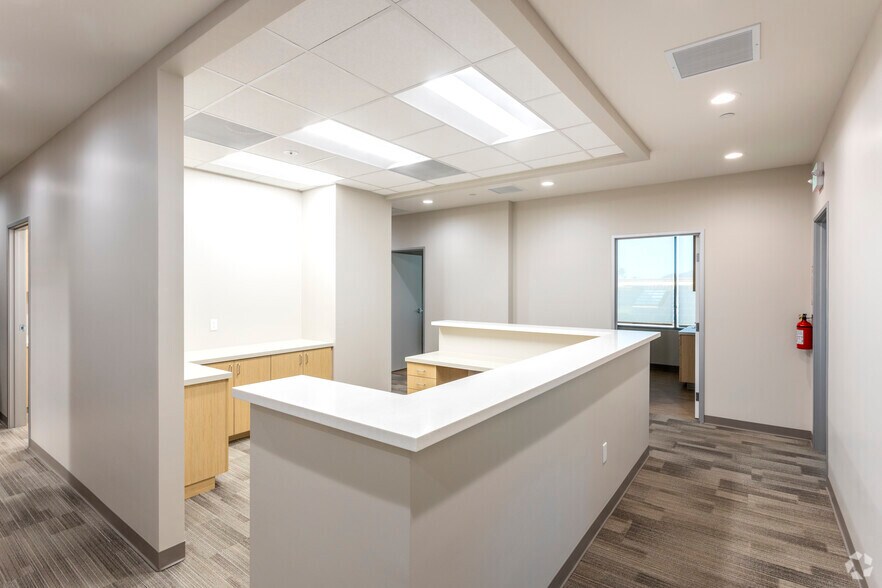 More Photos Of 17140 Bernardo Center Dr, San Diego Medical For Lease