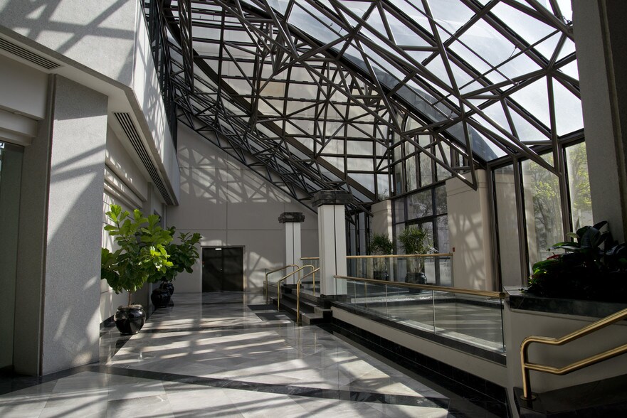 More Photos Of 8023 Vantage Dr, San Antonio Office For Lease