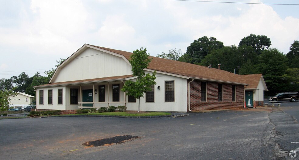 More Photos Of 909 SW Atlanta Rd, Gainesville Office For Lease