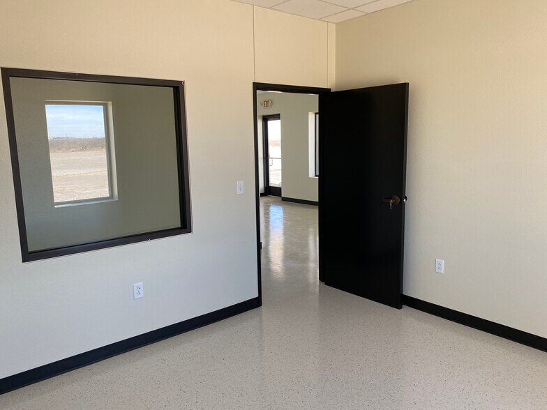 More Photos Of 6201 W Murphy St, Odessa Warehouse For Lease