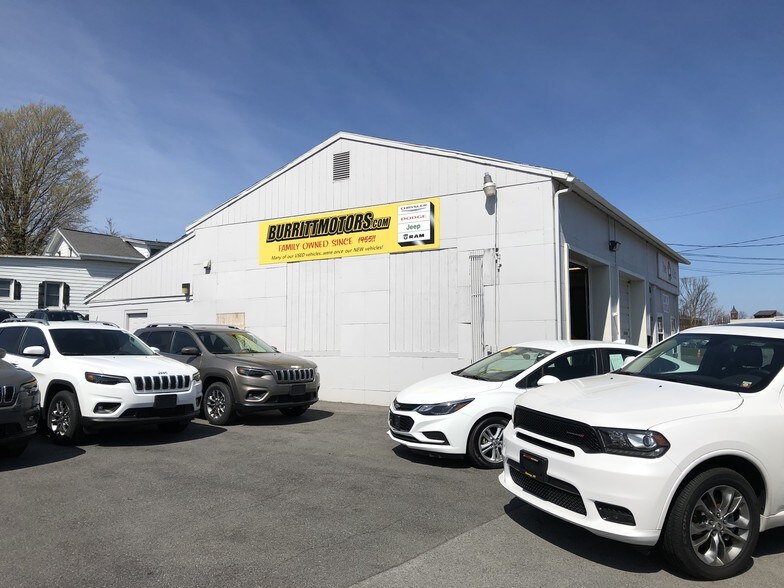 More Photos Of 420 W 1st St, Oswego Auto Dealership For Sale