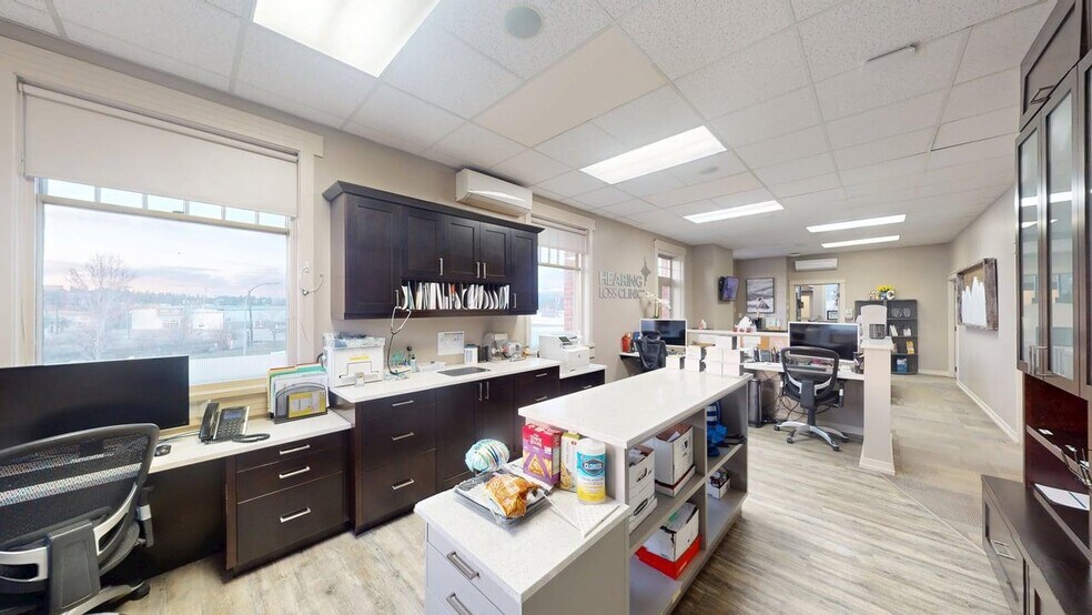 More Photos Of 800 Baker St, Cranbrook Storefront Retail Office For Sale
