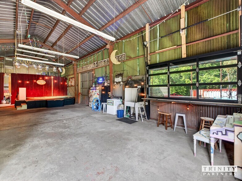 More Photos Of 12 Andrews St, Greenville General Retail For Sale