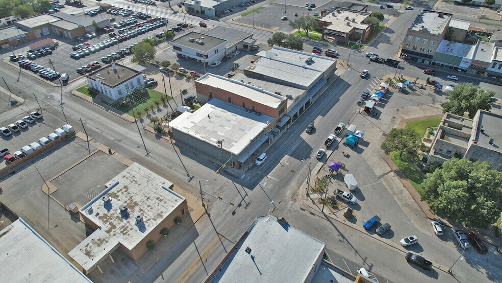 More Photos Of 124 Austin st, Comanche Bar For Sale