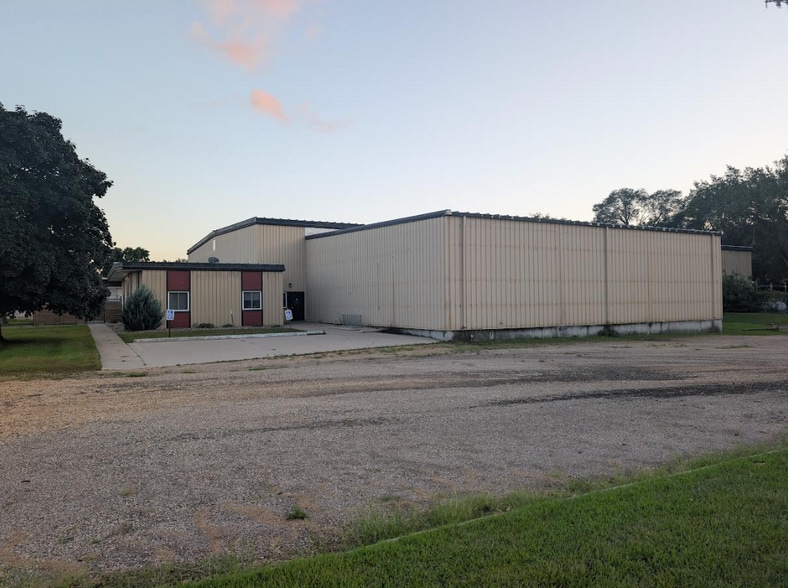 More Photos Of 1119 Center St, North Mankato Warehouse For Sale
