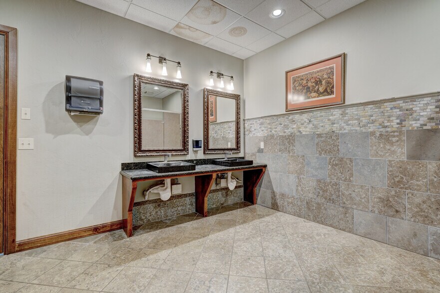 More Photos Of 309 N Main St, Kingfisher Freestanding For Sale