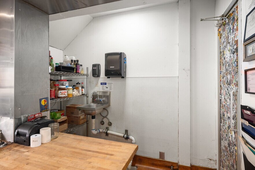 More Photos Of 110 S Pine St, Nevada City Freestanding For Lease