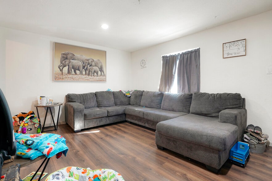 More Photos Of 982 S Sheridan Blvd, Denver Apartments For Sale