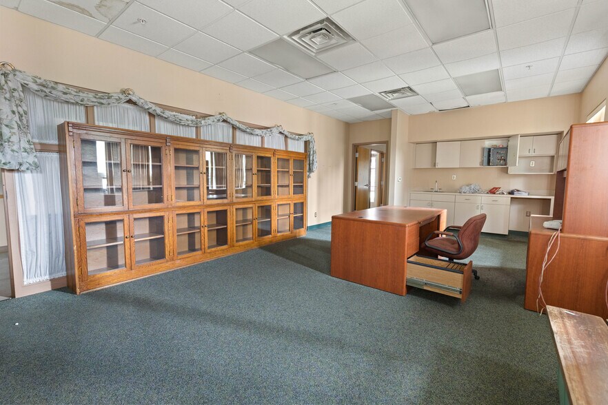 More Photos Of 266 Antoine St, Wyandotte Religious Facility For Lease