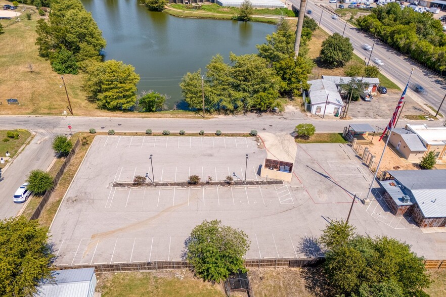 More Photos Of 1119 N Main St, Taylor Convenience Store For Sale