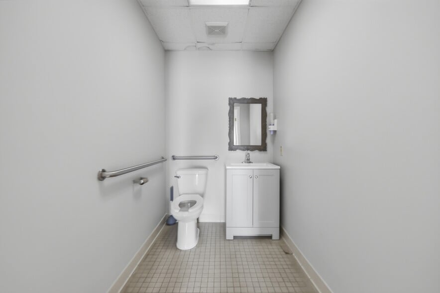 More Photos Of 2303 Pruden Blvd, Suffolk Healthcare For Sale