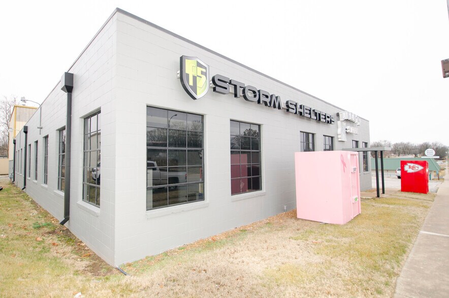 More Photos Of 1452 N National Ave, Springfield Warehouse For Sale
