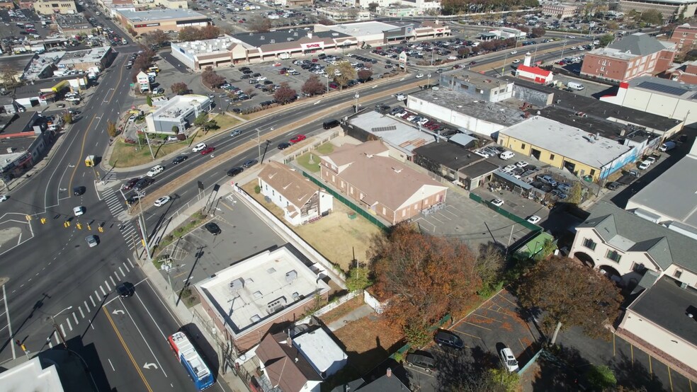 More Photos Of 66 S Franklin St, Hempstead Freestanding For Lease