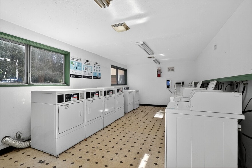 More Photos Of 6405 NE Hazel Dell Ave, Vancouver Apartments For Sale