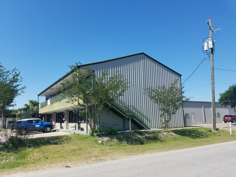 More Photos Of 15802 Lee Rd, Humble Office For Lease