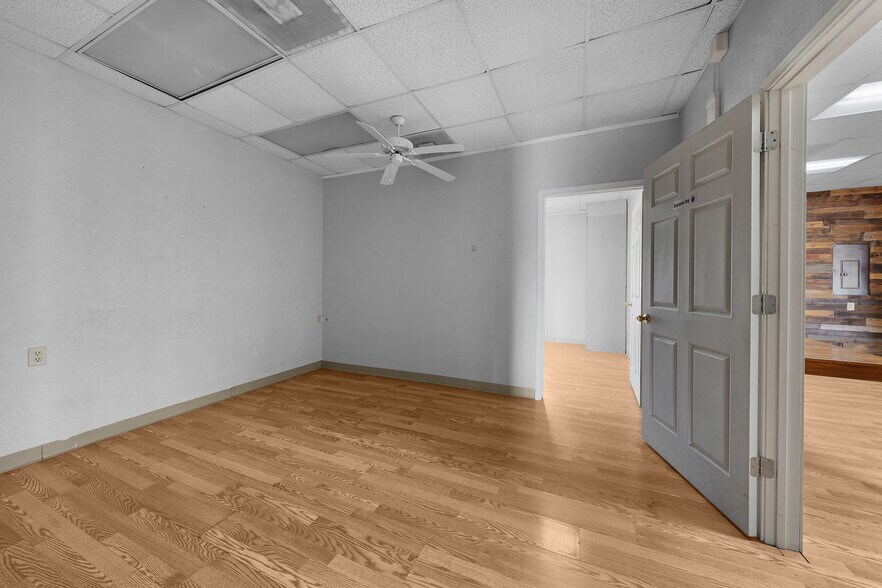 More Photos Of 1118 Interstate Highway 30, Greenville Storefront Retail Office For Lease