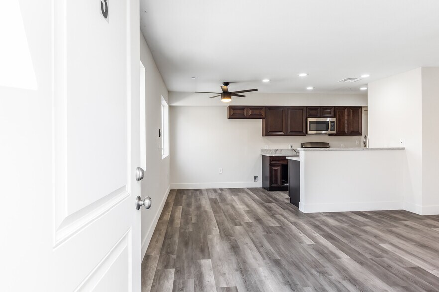 More Photos Of 2409 Cava Ct, Sacramento Apartments For Sale