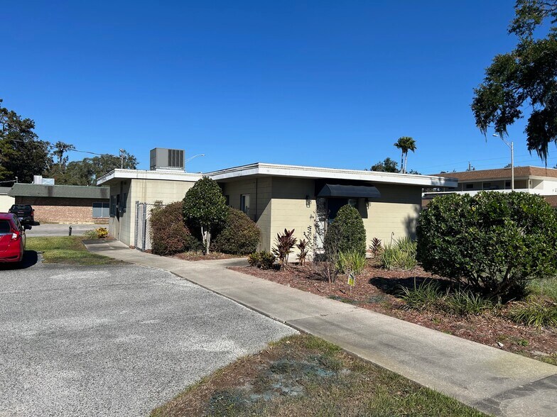 More Photos Of 798 SW Main Blvd, Lake City Office For Sale