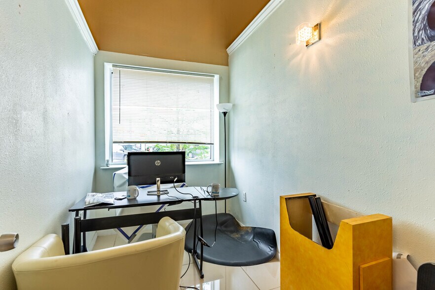More Photos Of 405 Williams St, Wylie Office For Lease