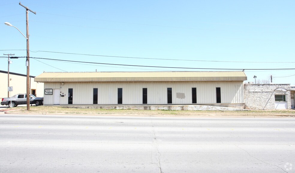 More Photos Of 601 Riverside Dr, Fort Worth Flex For Sale